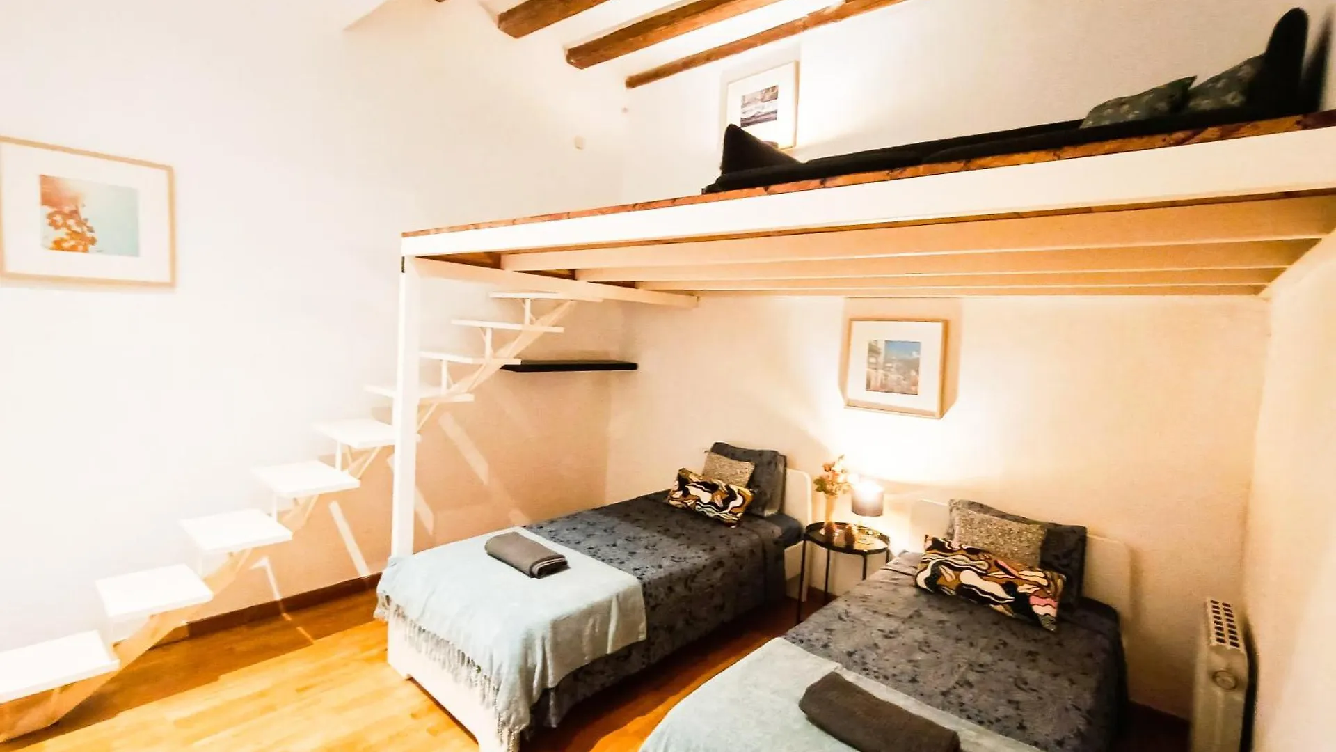 Oasis Rooms Barcelona - Born Spain